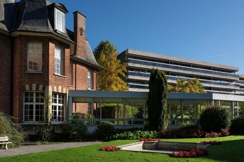 Résidence Services Seniors Les Calèches Croix 59170